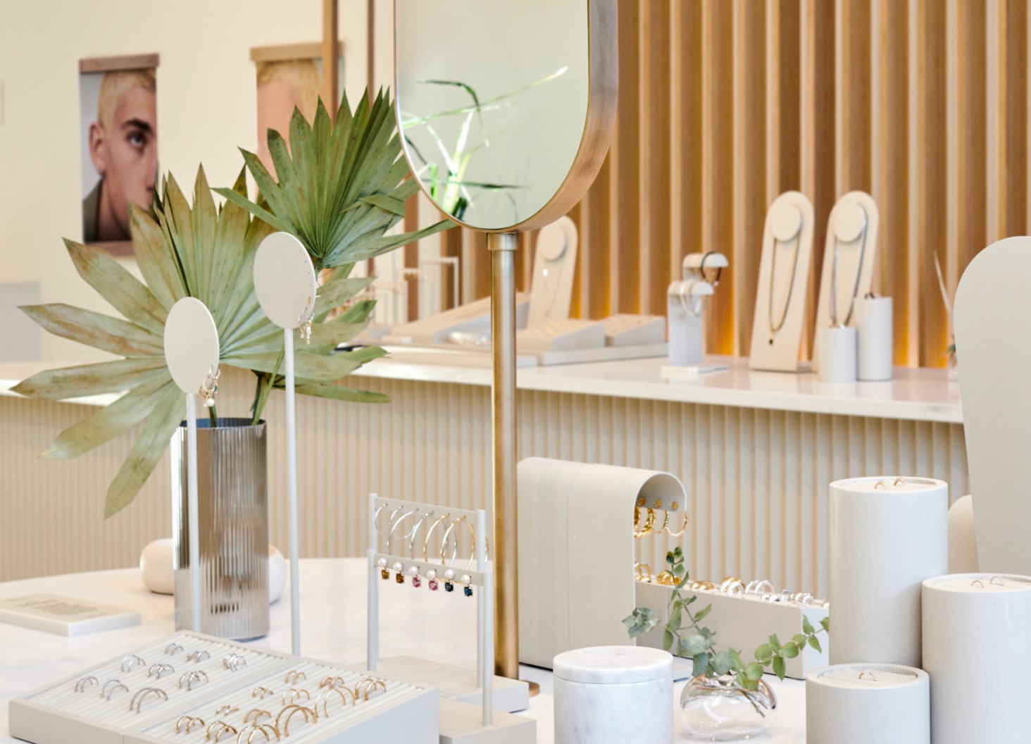 Looking for honest Mejuri San Diego customer reviews? See exactly what shoppers are saying about the popular UTC location.