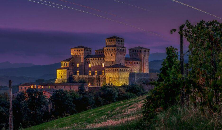 Want to find castles in Italy for free? Check this list of beautiful fortresses you can explore for zero cost.