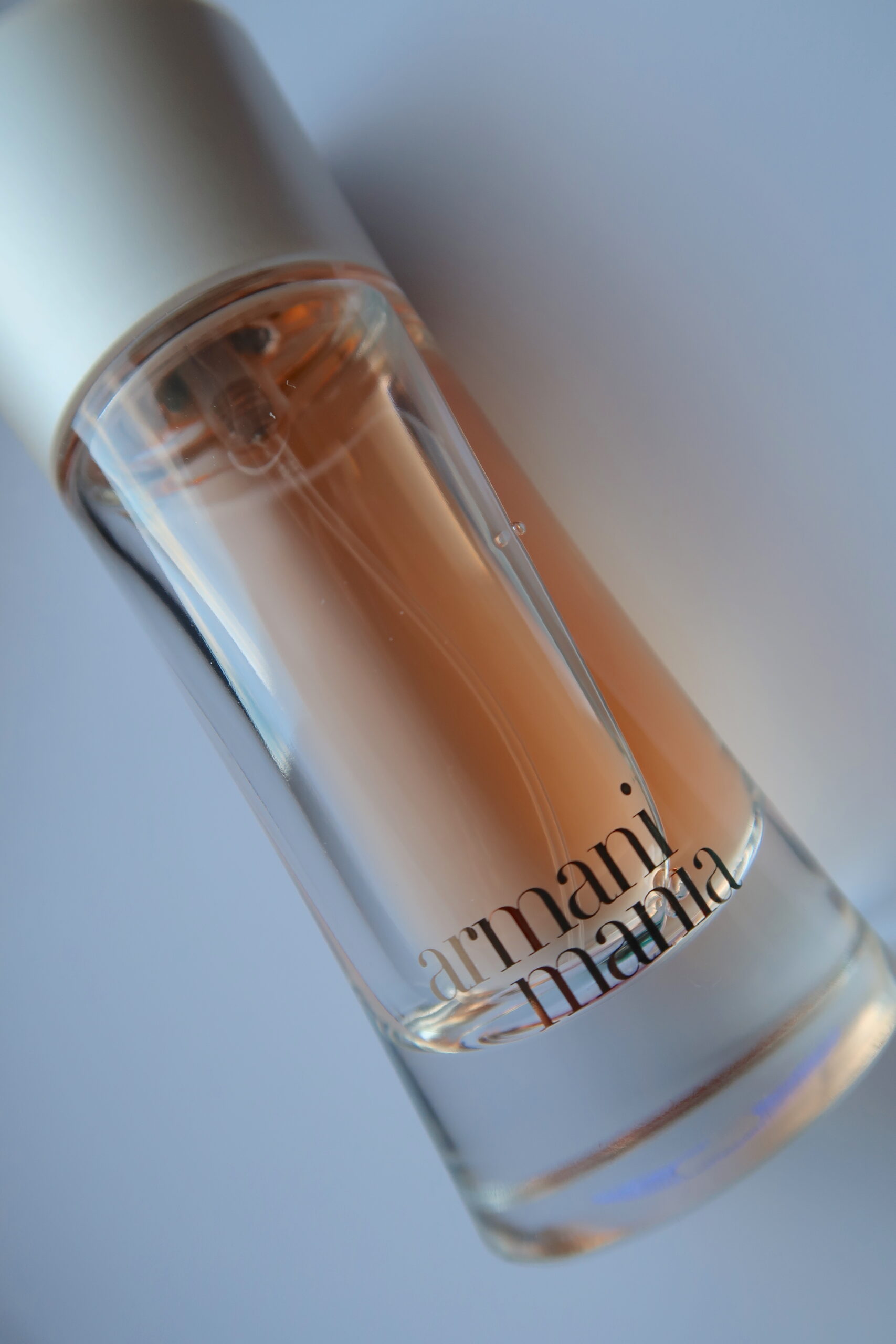 Why was the original emporio armani mania perfume so incredibly popular? Lets understand the lasting appeal of this iconic scent.