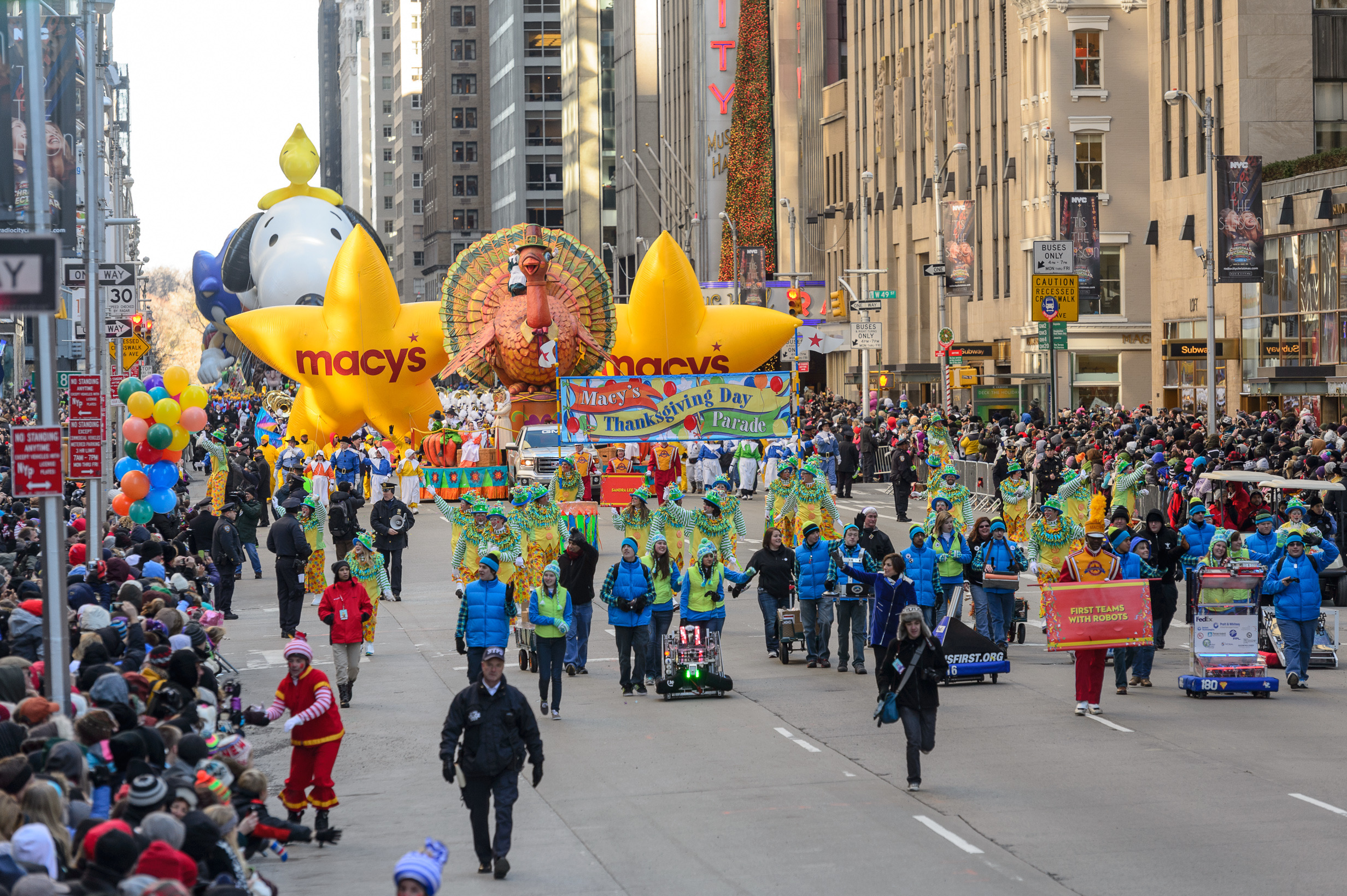 Click here for the ultimate macys day parade balloons slide show (Incredible pictures you need to see!)