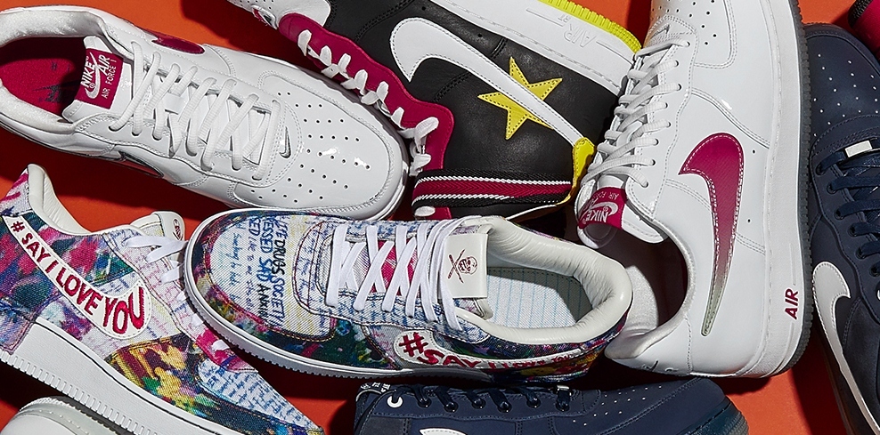 How has the Air Force 1 logo changed? Discover the evolution of this famous sneaker emblem.