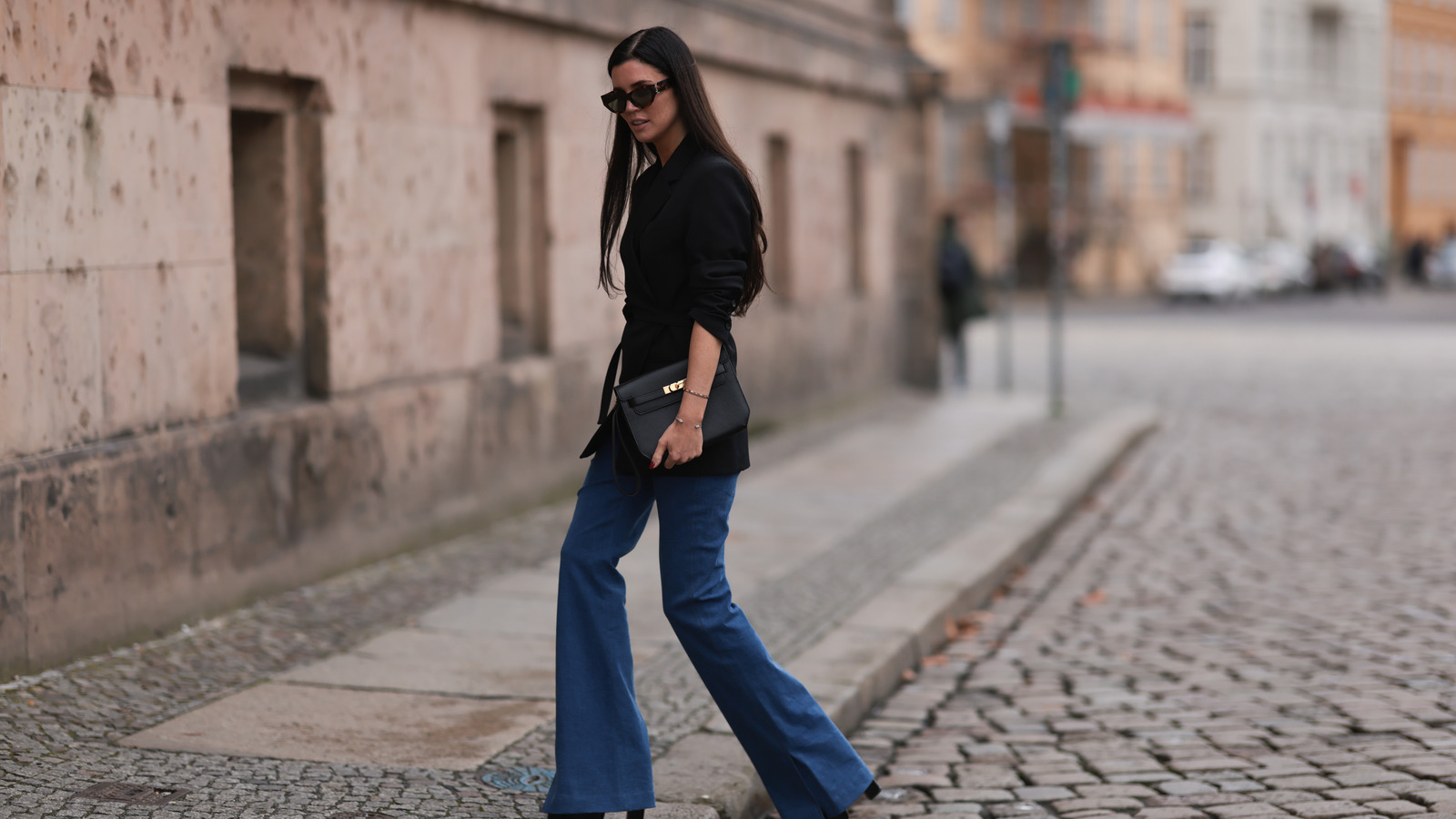 Why choose fashion flare jeans for your wardrobe? Discover the simple reasons they look so flattering on everyone.