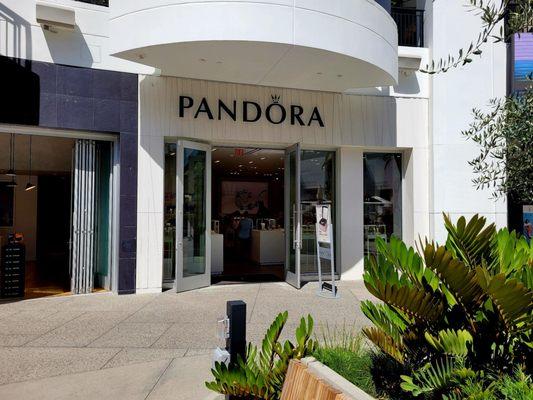Find Pandora Store in Glendale CA: Directions & Hours