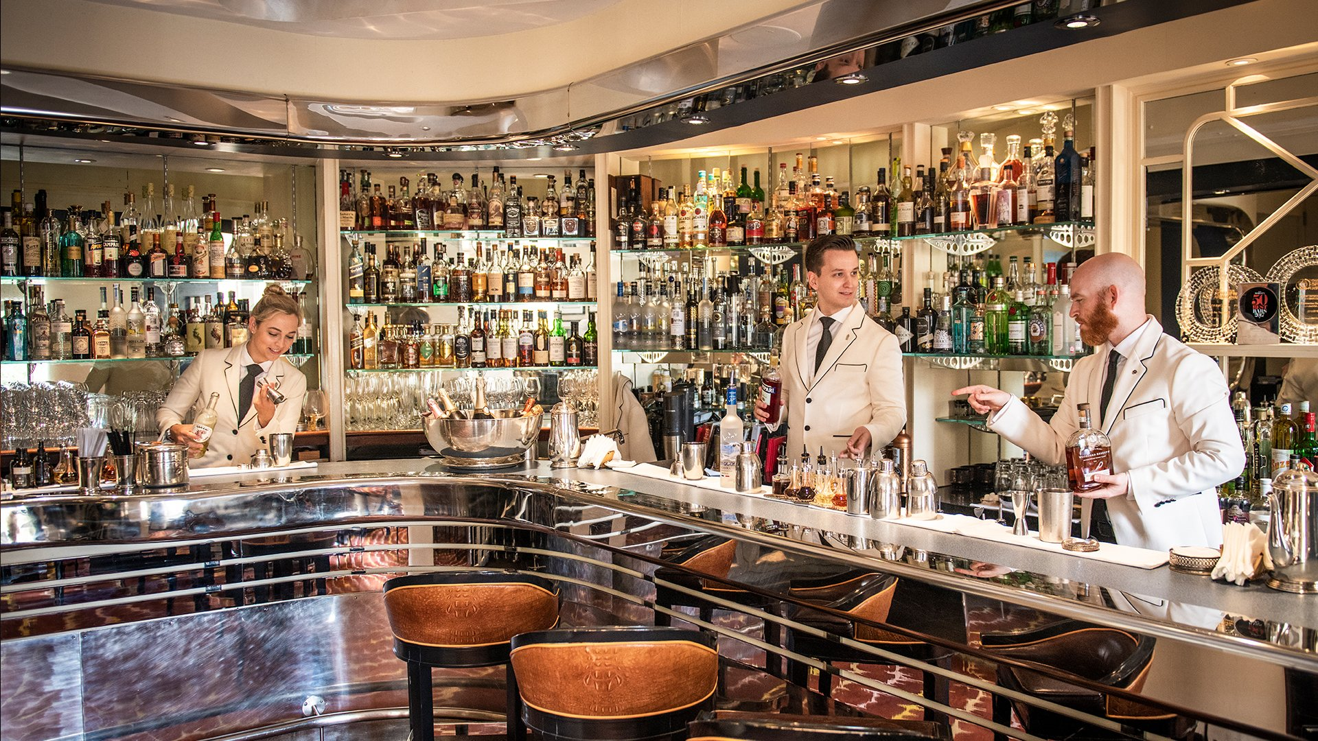 What makes The American Bar at The Savoy Hotel Special?