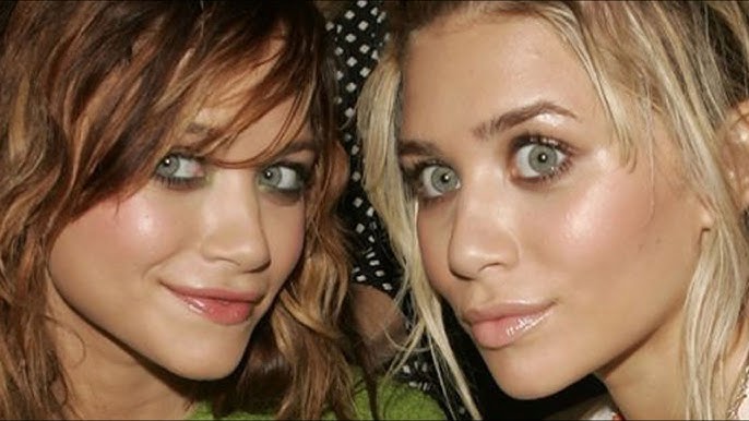 People still talk about hermanas olsen en serie los dinosaurios! Was their funny cameo real or just a popular myth?