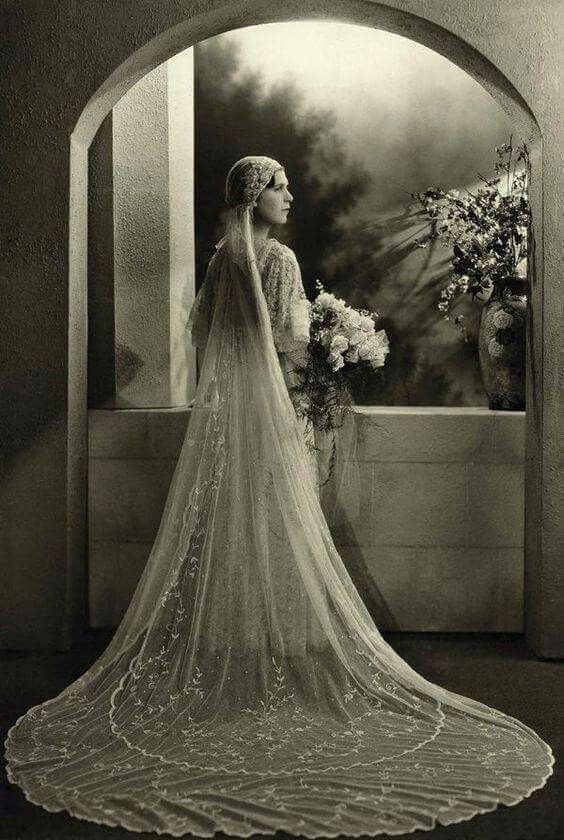 Early 1900s wedding dress trends explained simply: Learn about popular vintage styles today.