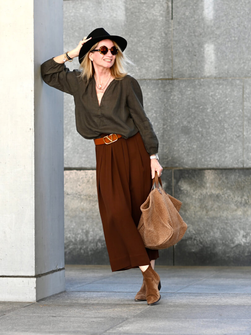 Styling a brown skirt, long or short: Get simple tips to make any brown skirt look great.