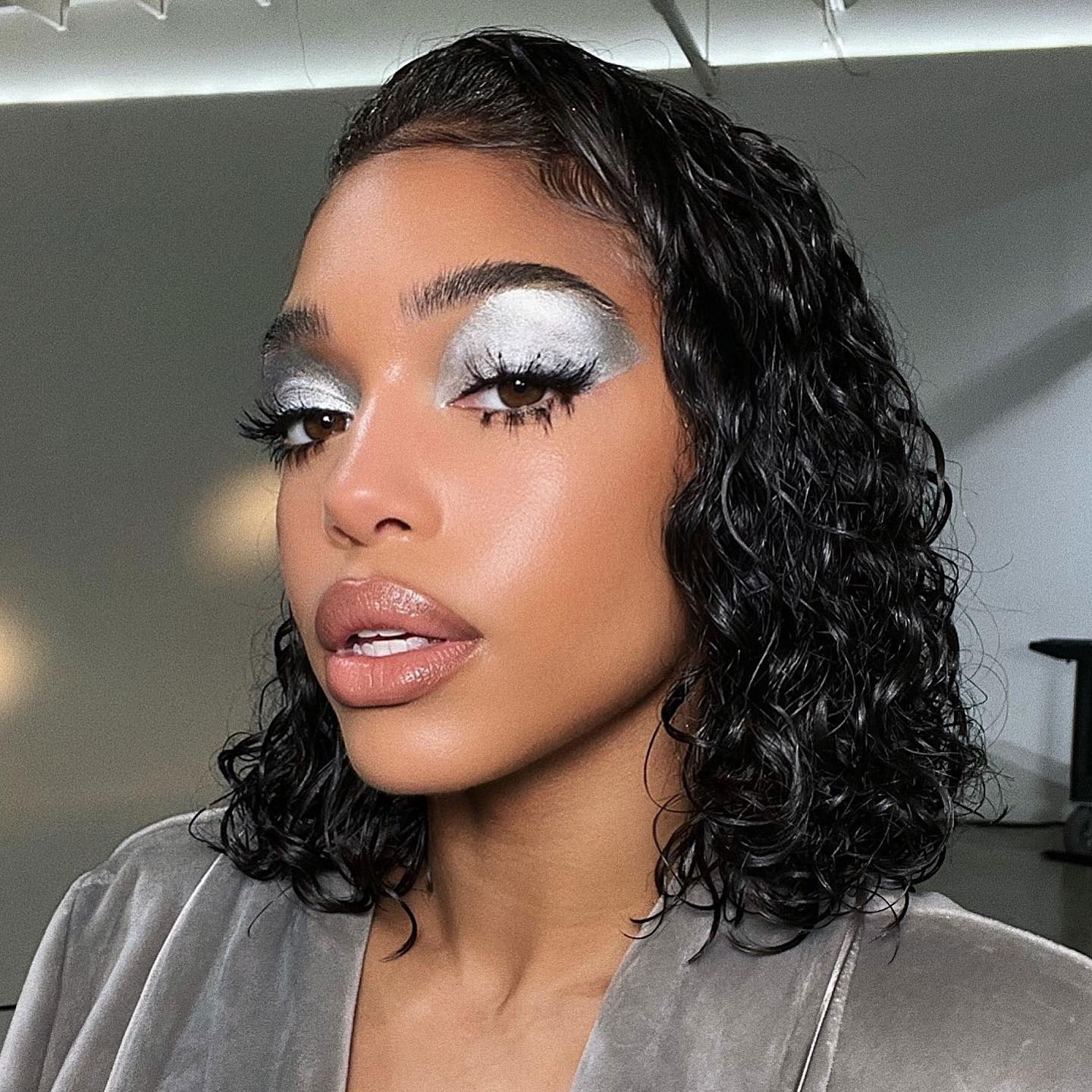 Want the best celebrity makeup close up looks? Get inspired by these star styles today!