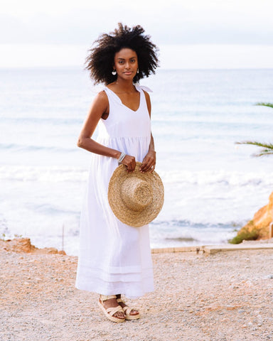 How to style linen shorts for different occasions? Go from beach casual to brunch chic easily.
