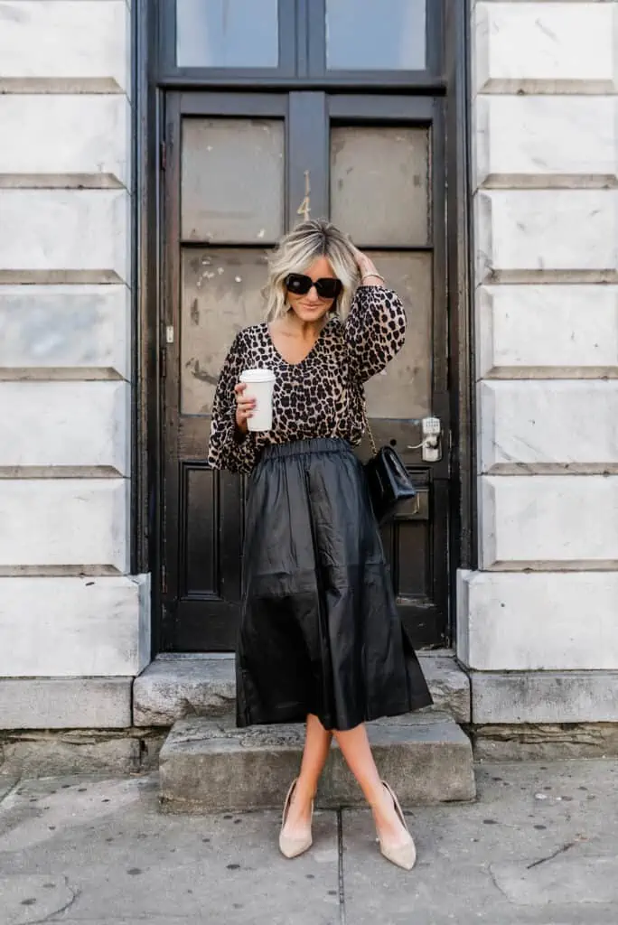 How can you make black leather skirt styling work for you? We share our best practical tips right now!