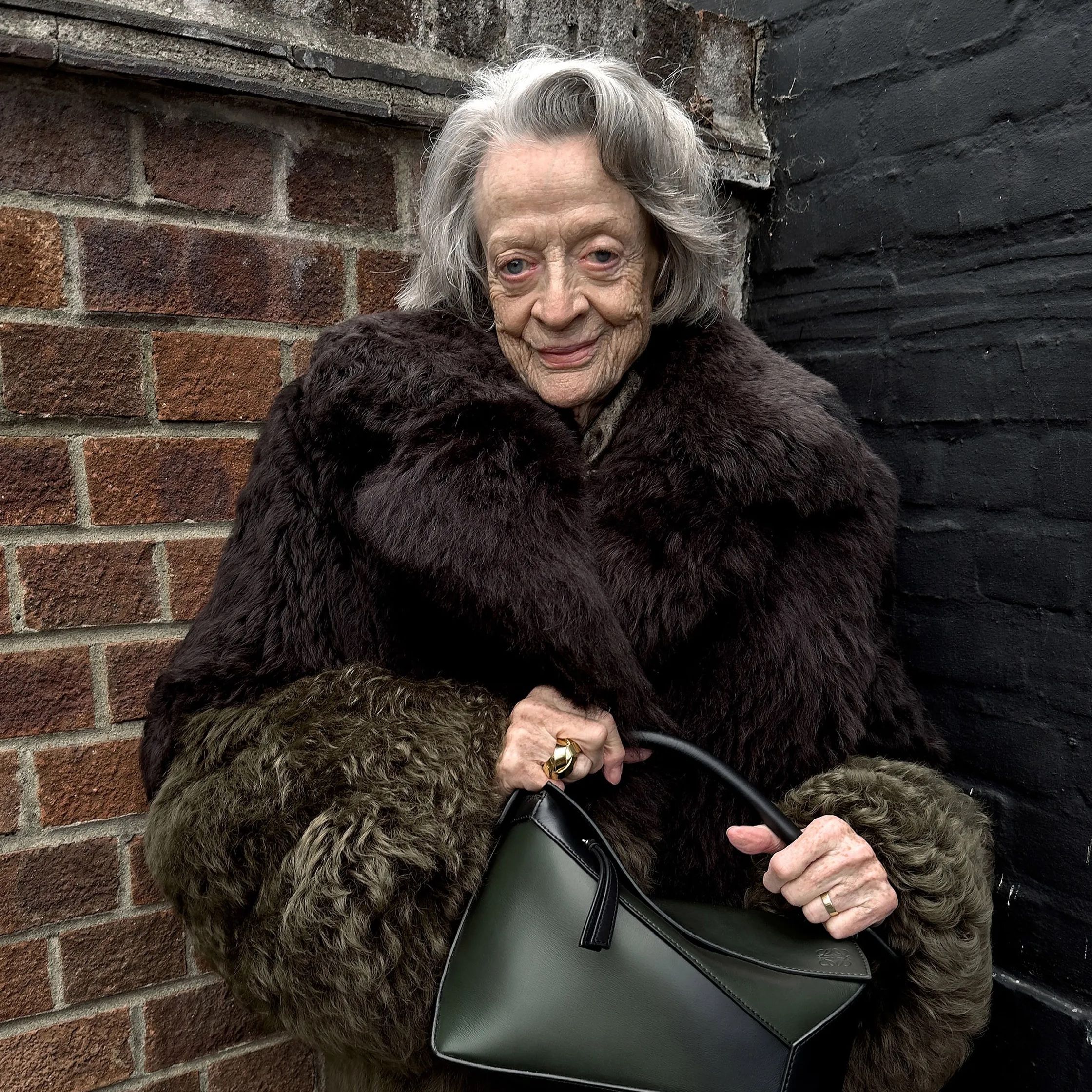 Want to know all about the famous large puzzle bag loewe? We explain why its such a fantastic and stylish investment.