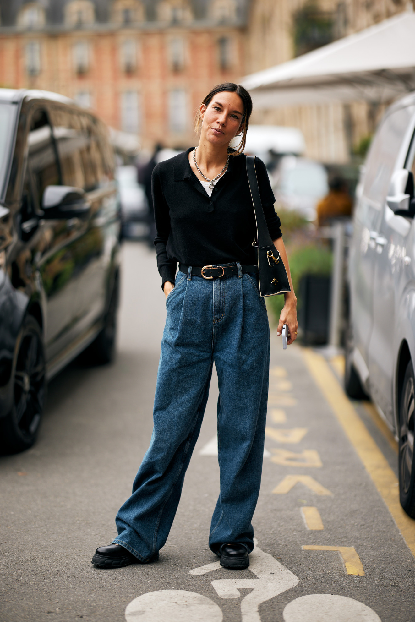 Love the 90s outfit with jeans trend? Here's how to nail the look!