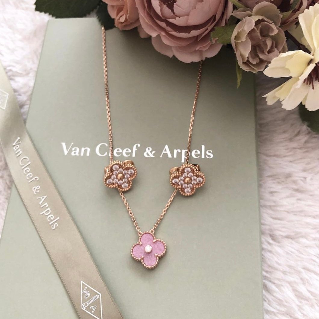 How to style pink van cleef jewelry? (Simple tips for wearing your beautiful VCA pieces every day)