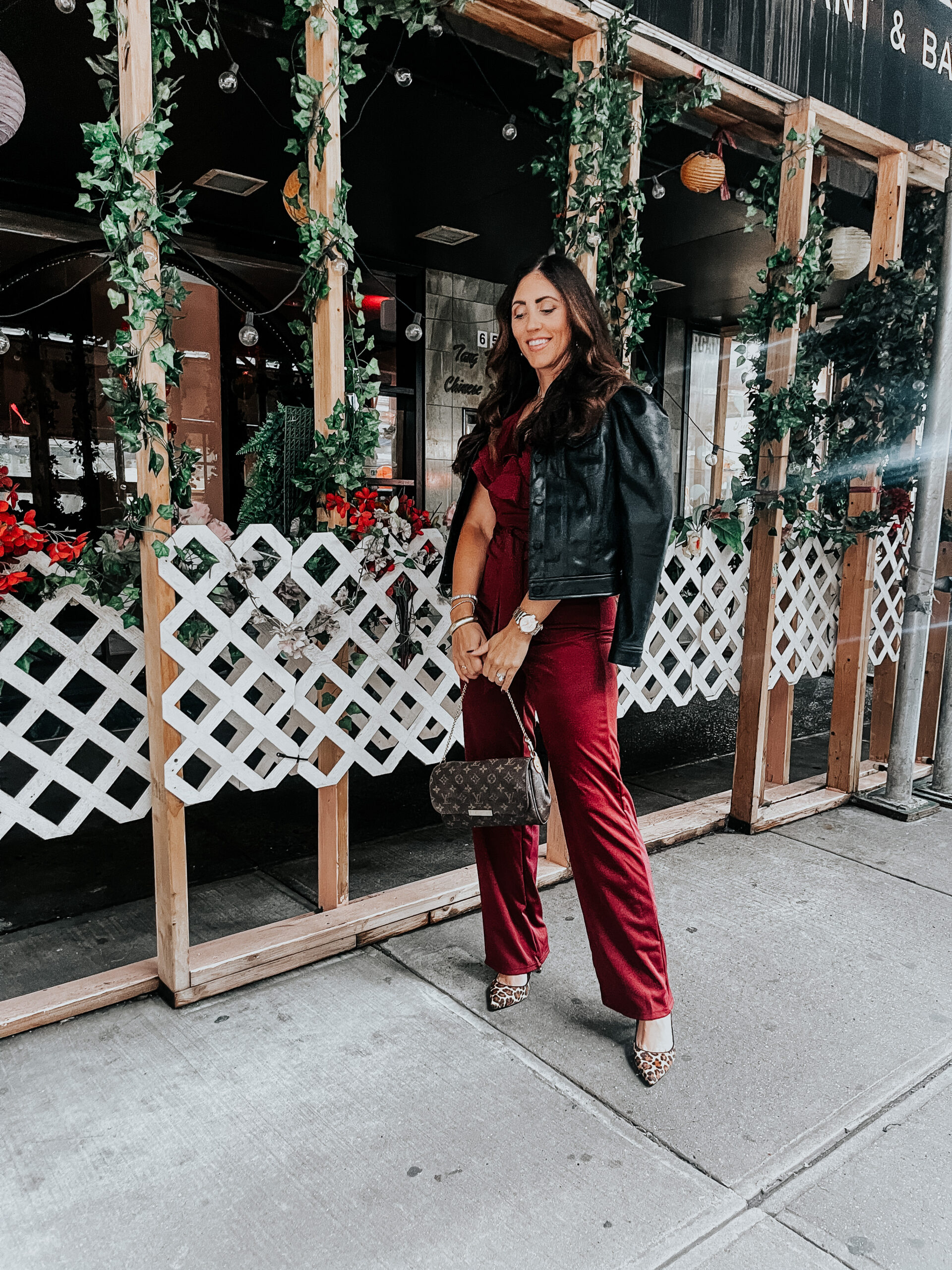 What to wear in NYC for sightseeing and nights out? Dress smart for every occasion.