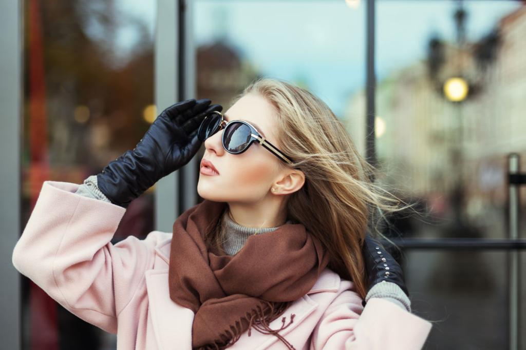 Scarf and Sunglasses: The Perfect Combo for Sunny Days!