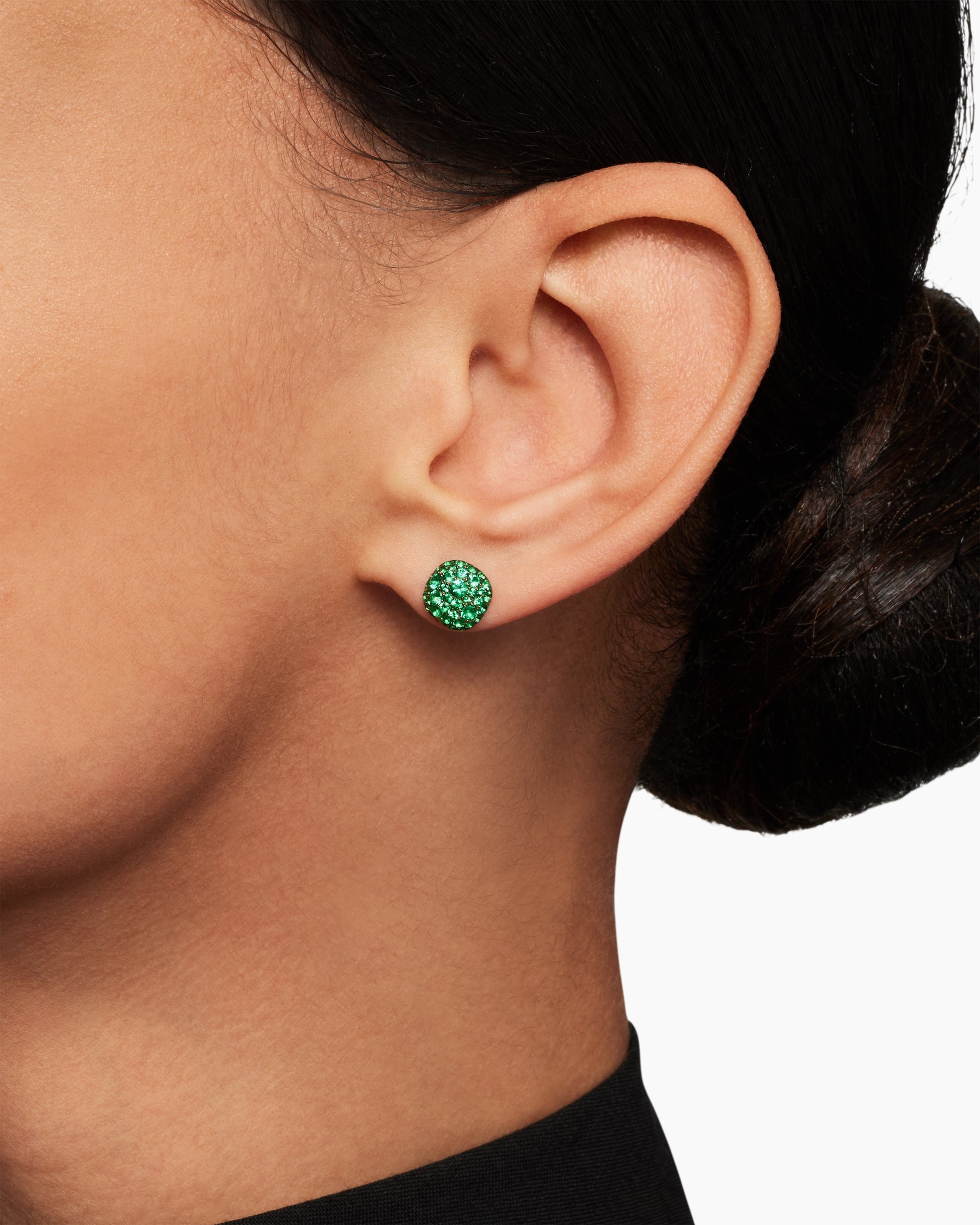 How to style David Yurman green earrings? Get simple tips for an elegant and fashionable look.