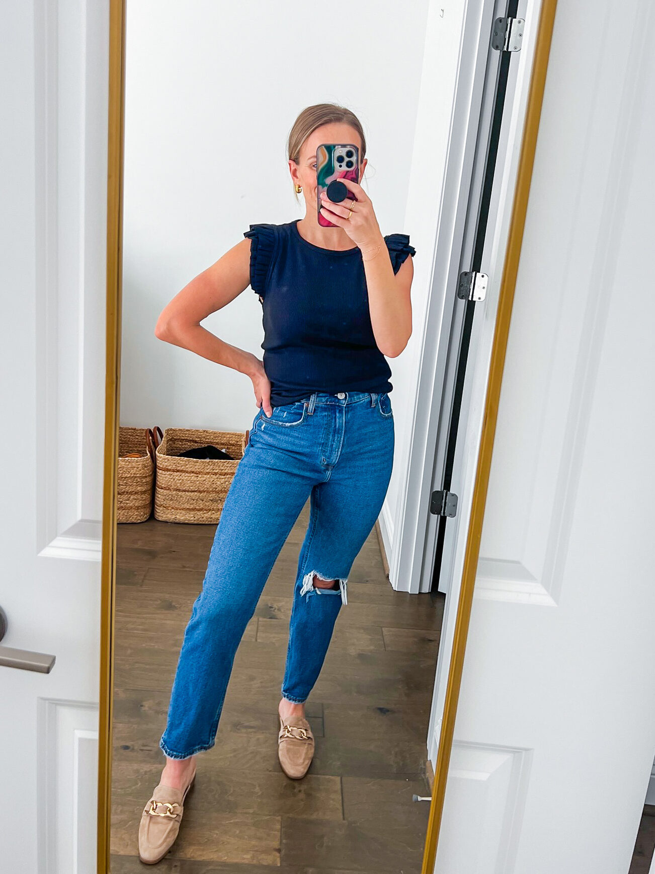 How to style Abercrombie and Fitch ankle jeans? Get easy tips for a really cute outfit!