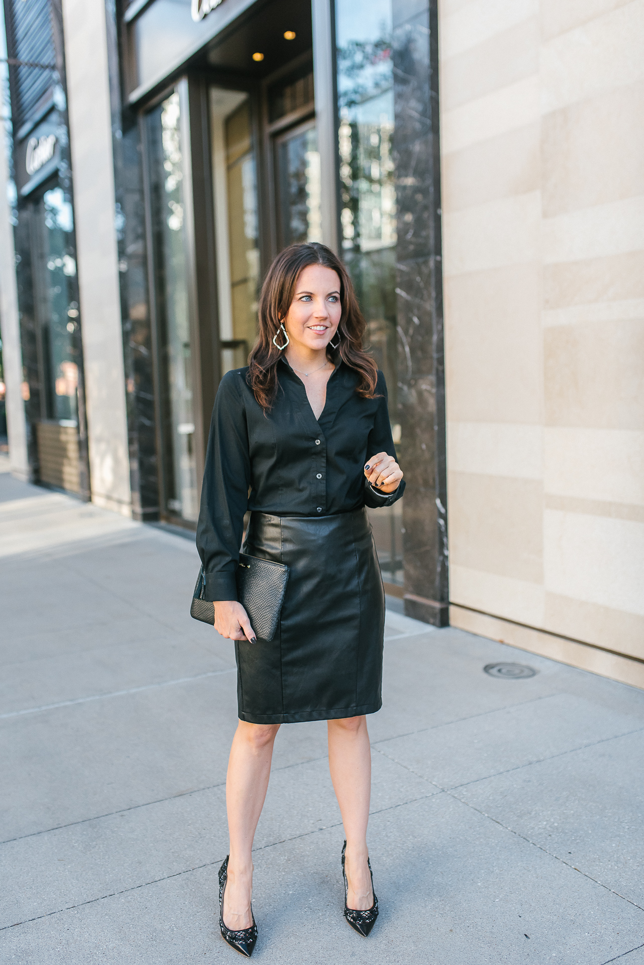 How can you make black leather skirt styling work for you? We share our best practical tips right now!