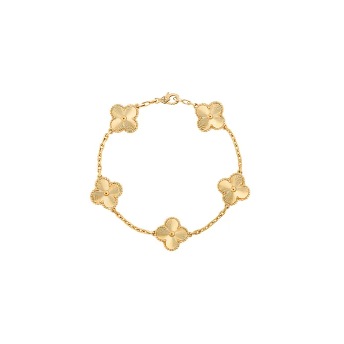 Want an affordable van cleef bracelet dupe? Get that iconic luxury look without breaking the bank.