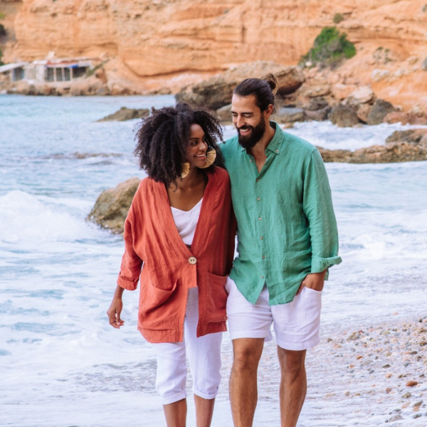 How to style linen shorts for different occasions? Go from beach casual to brunch chic easily.