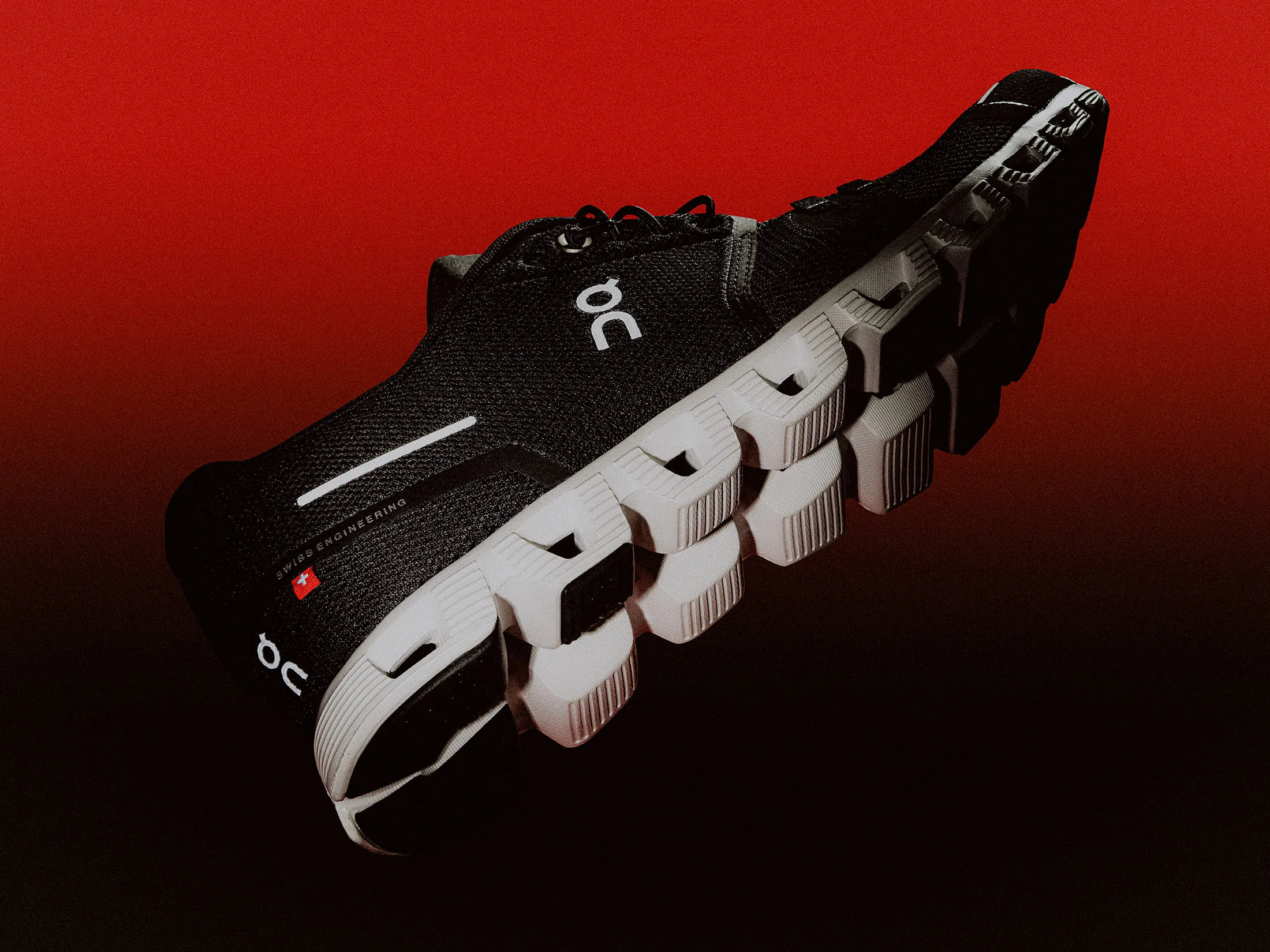 What benefits do On running shoes brick and mortar stores offer? Discover why trying shoes on first is important.