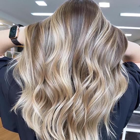 Maintaining caramel blonde highlights on blonde hair is easy with these top product recommendations.