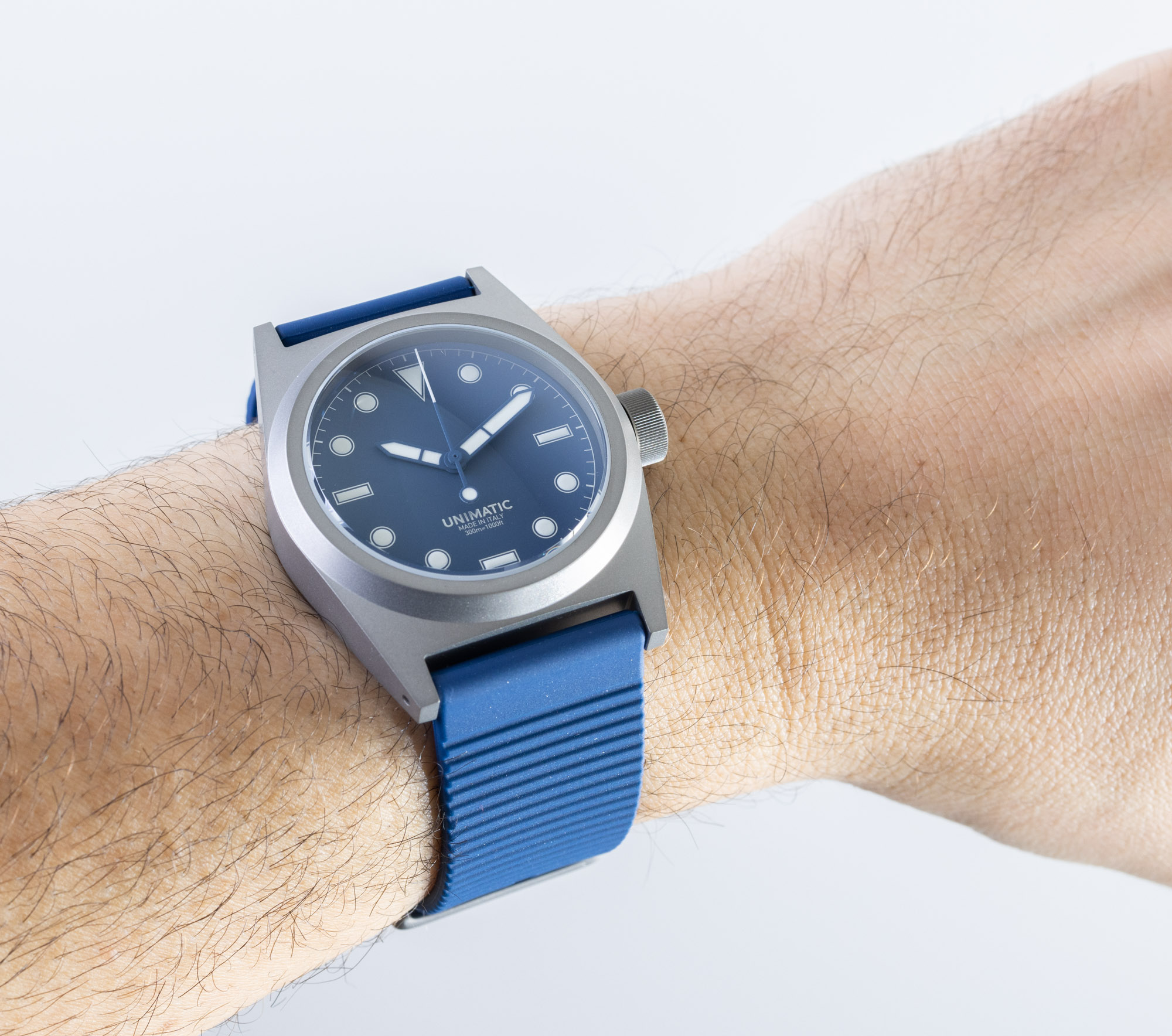 What is a Unimatic Titanium watch? (Learn about its strong features and cool Italian design)