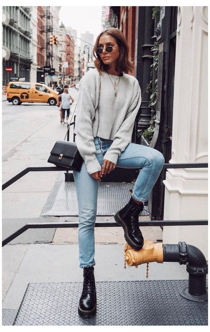 Trendy & Warm: Combat Boot Outfit Guide for Cold Days 2024