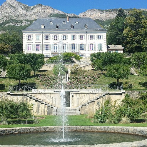 Exploring Gap Palace: What Makes It a Must-Visit Destination?