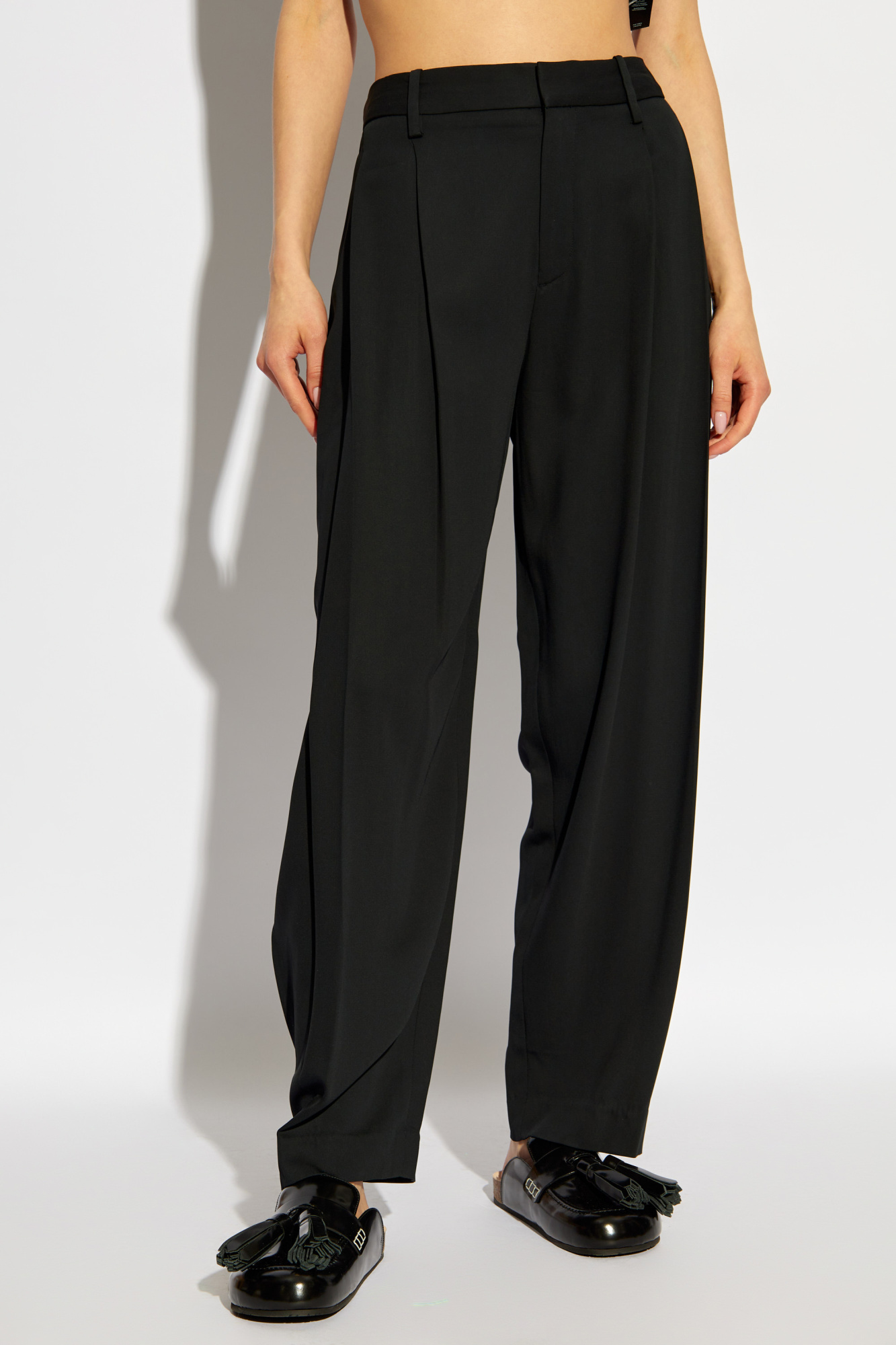 Why choose rag & bone black pants? Learn about their comfort, style, and lasting quality now.