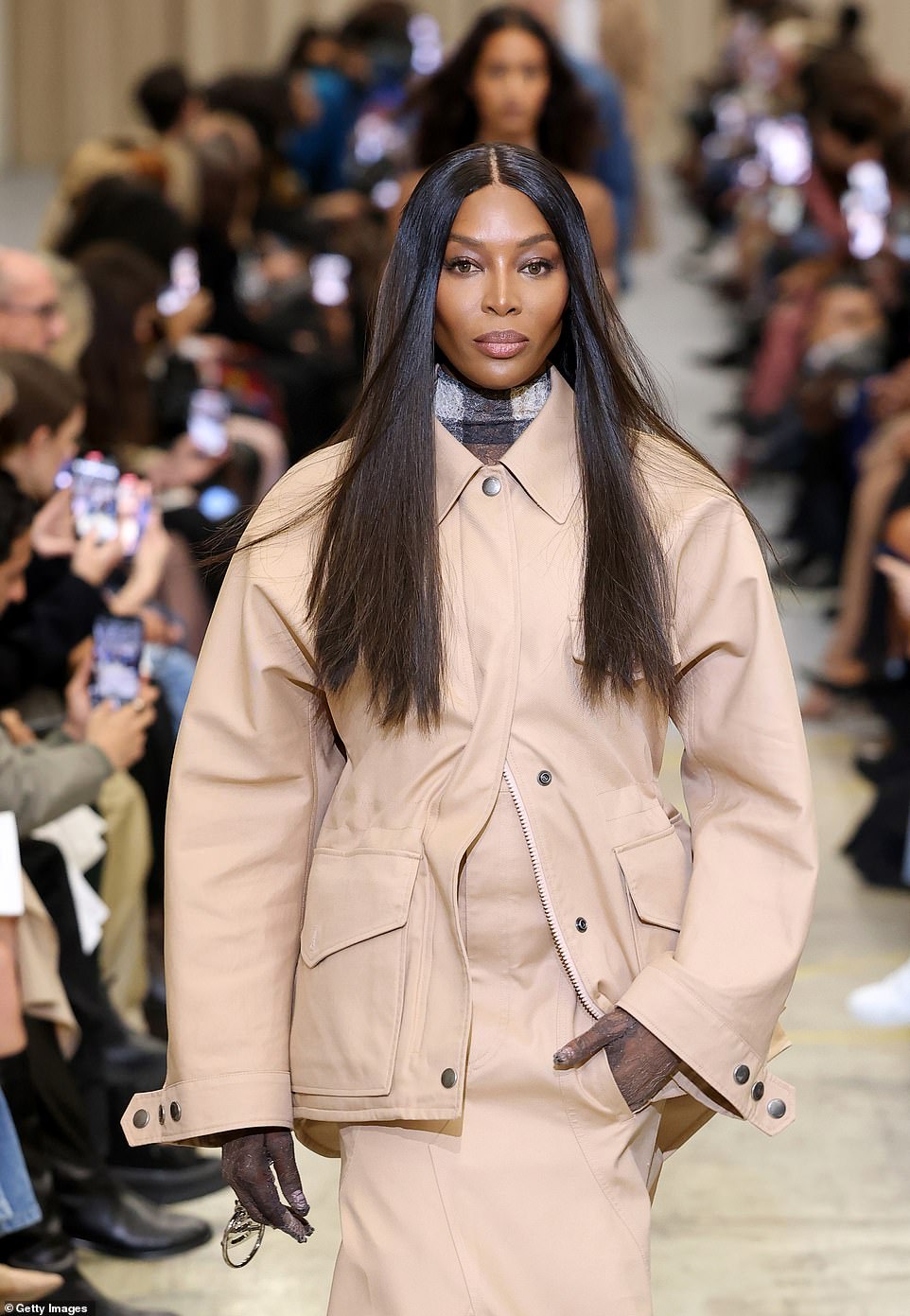 How during london fashion week burberry used new ideas? Learn the secrets behind their latest show!