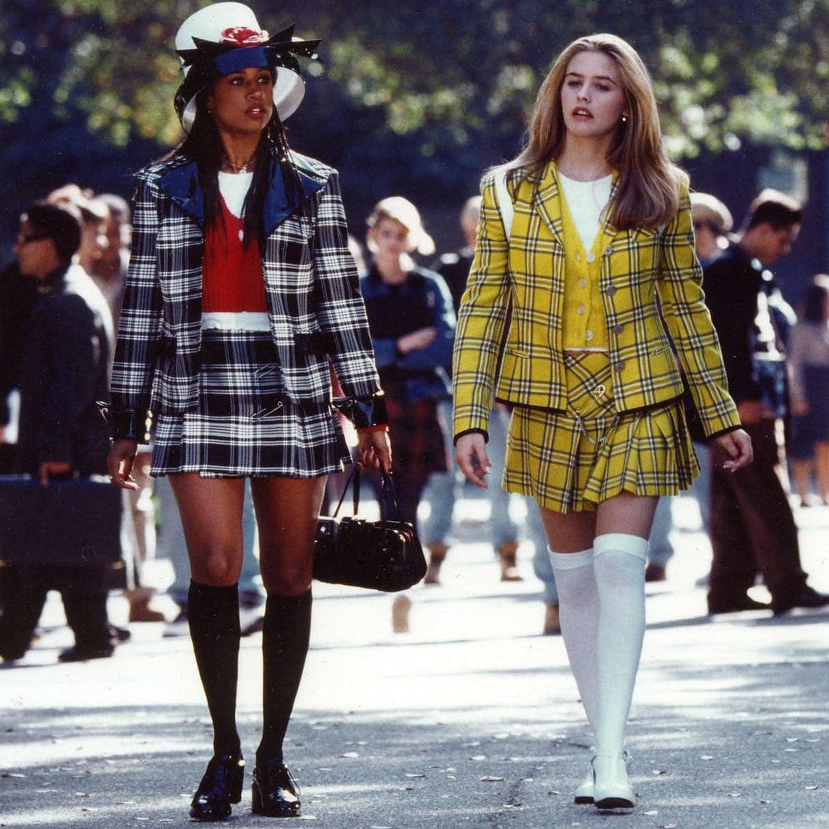Getting the womens 80s preppy fashion look: Simple guide to essential pieces.