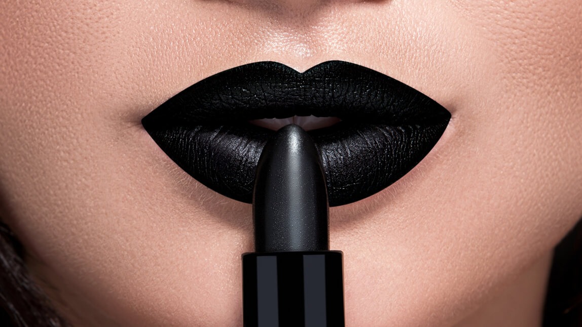 Is black lipstick glossy a good look? (Discover why this bold choice is so popular now)