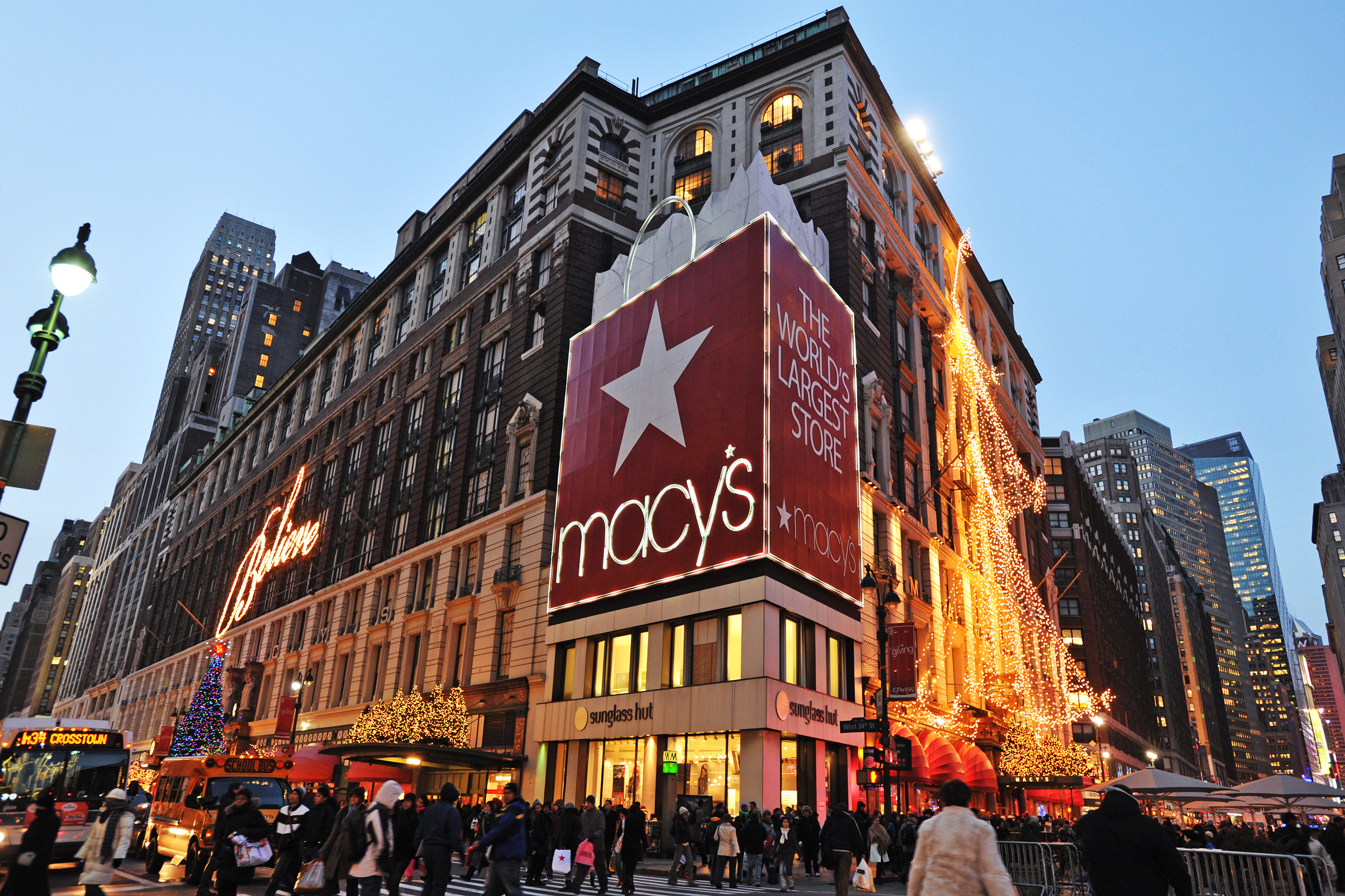 Why visit macys flushing queens store? (Discover all the top brands and cool things they offer)