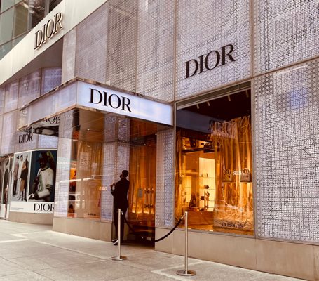 How to find Dior New York 57th Street easily? Get simple directions and store hours right here!