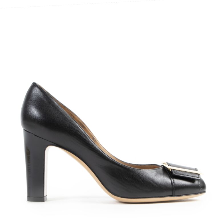 Looking for Ferragamo Black Patent Pumps? Here's How You Can Find the Best Deals and Sales!
