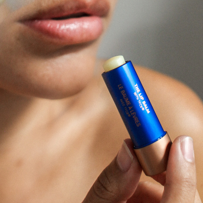 how to use augustinus bader lip balm for soft hydrated lips all day