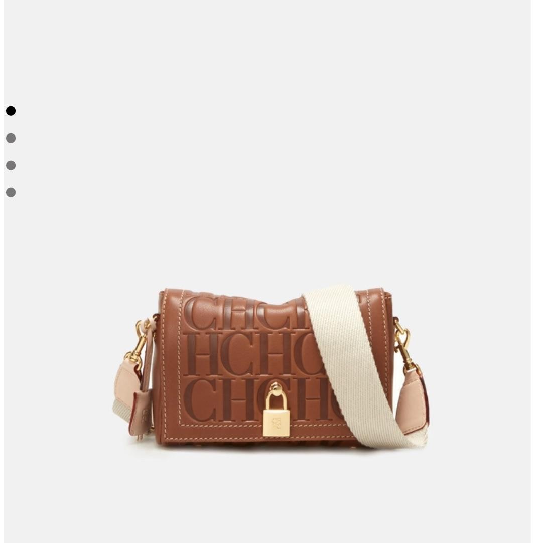 Why everyone loves a Carolina Herrera bag: We are unpacking the special charm and unique appeal.