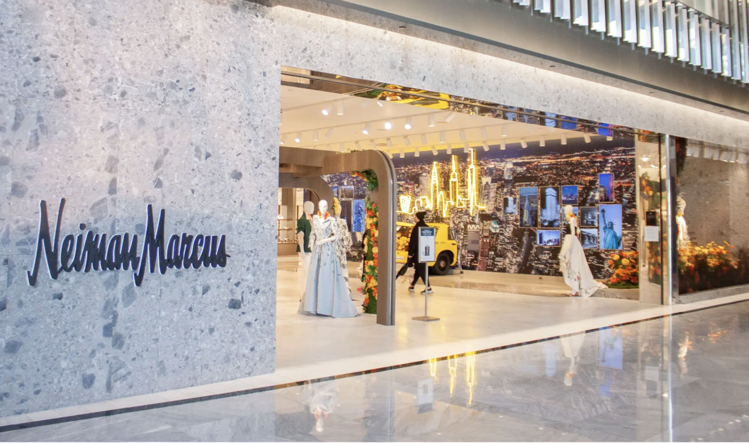 Planning to shop at Neiman Marcus Detroit Michigan? Get tips for your best visit ever.