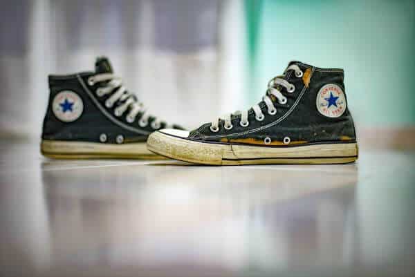 So, were Converse popular in the 90s? Yes, and many iconic musicians helped make them super cool.
