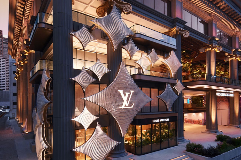 Want to check out the Louis Vuitton hotel website? Get direct access for easy online bookings and full information.