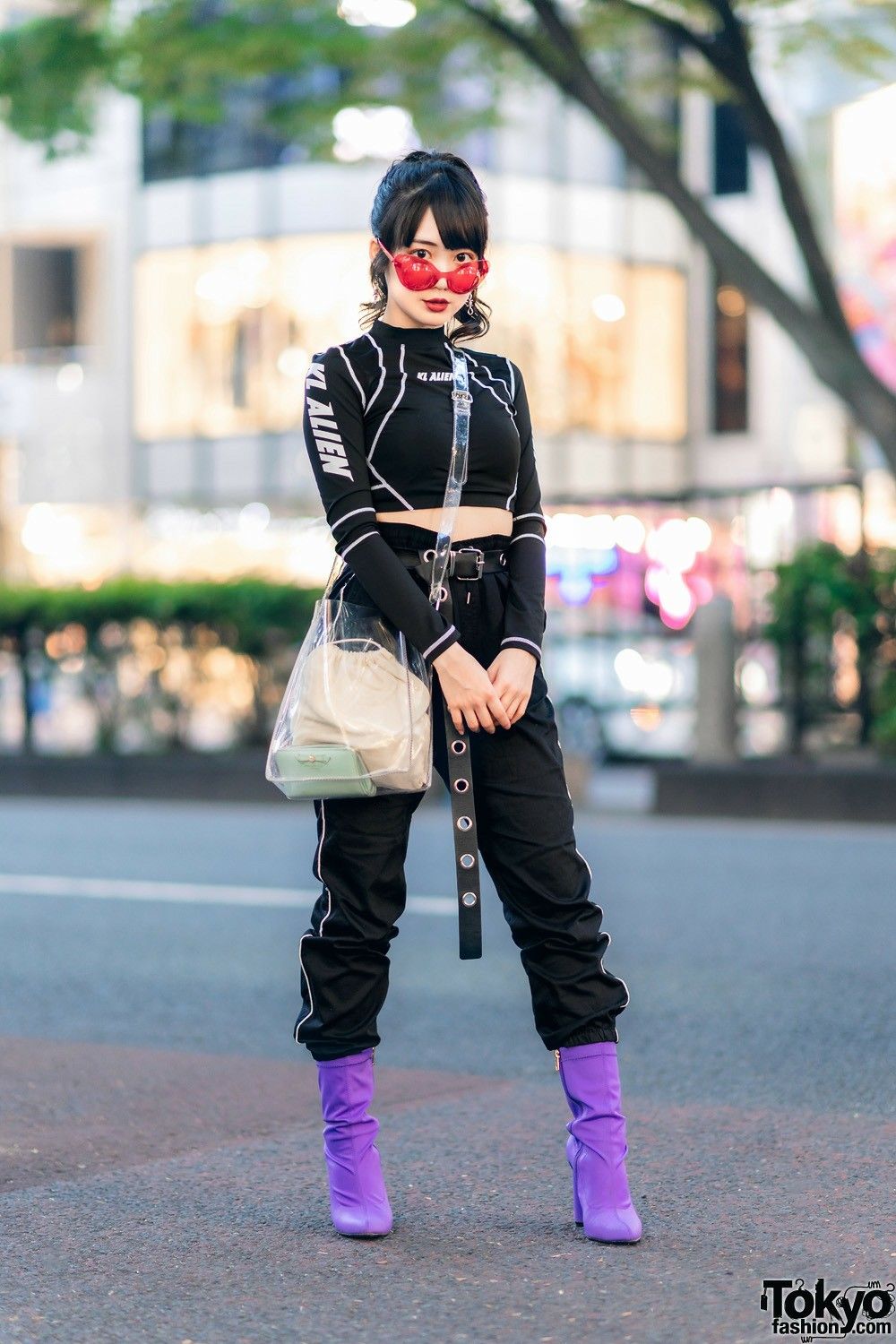 What are the must-have futuristic female clothing items? Check out these inspiring ideas for your wardrobe!