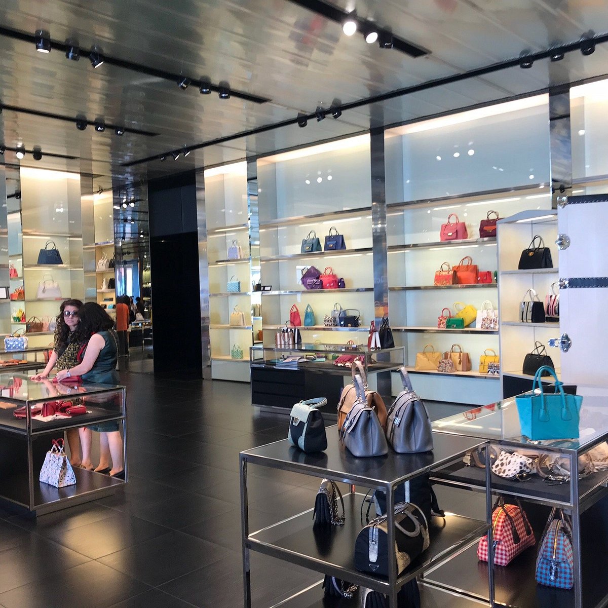 Need Prada San Francisco directions? Easy ways to reach the store!
