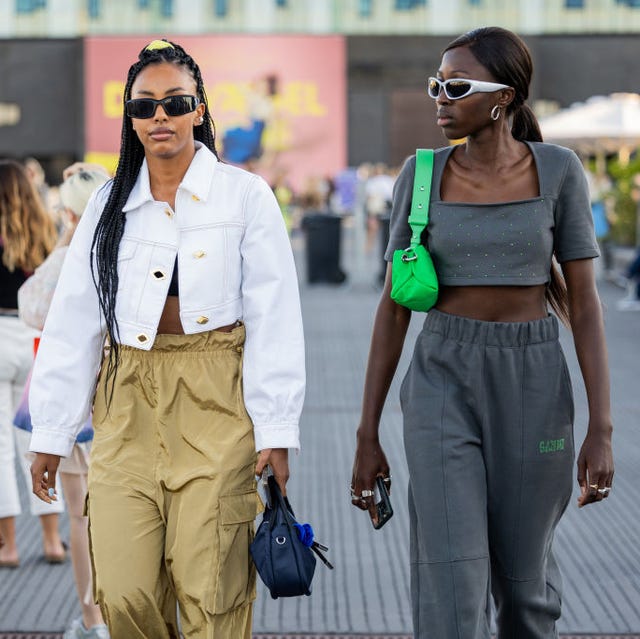What are some cute day outfits woman can wear? Get easy style ideas for your everyday casual look.
