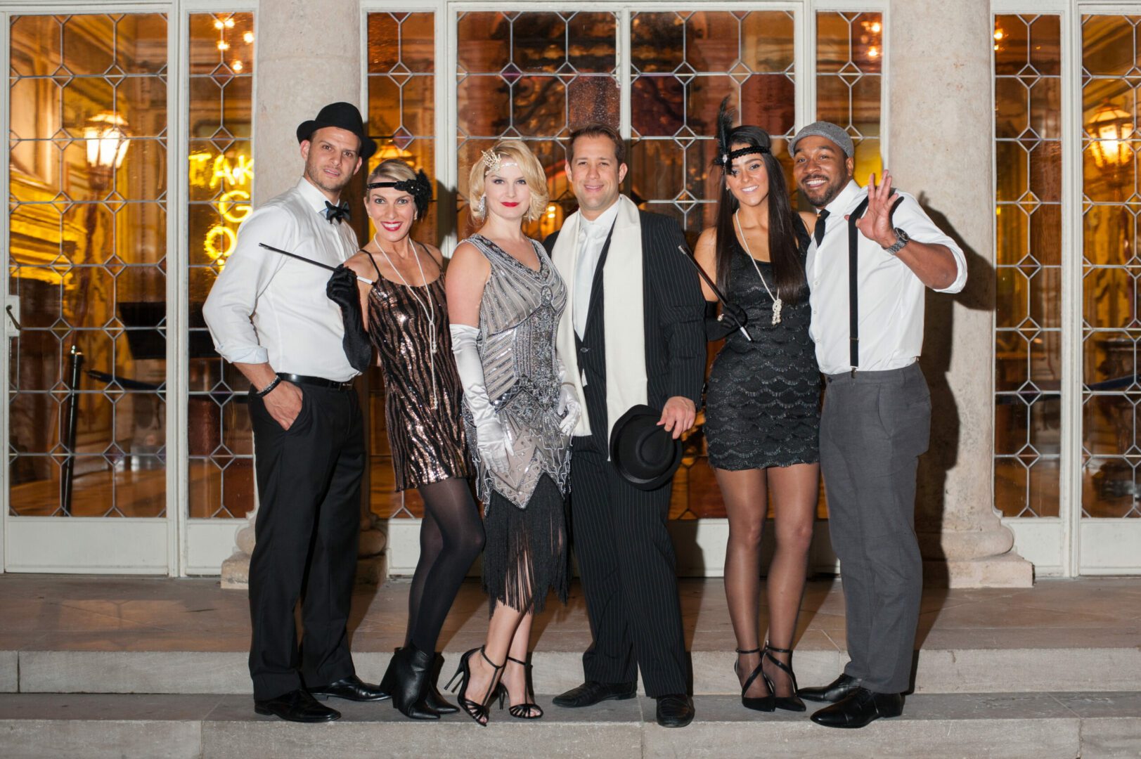 What are key trends for fashion in The Great Gatsby? Discover iconic outfits like flapper dresses and sharp suits!