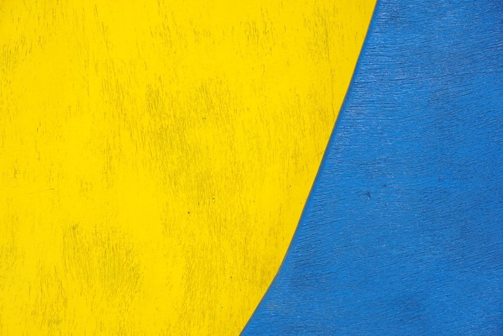 How do you make blue white yellow look good together? A design pro shares some easy tricks just for you.