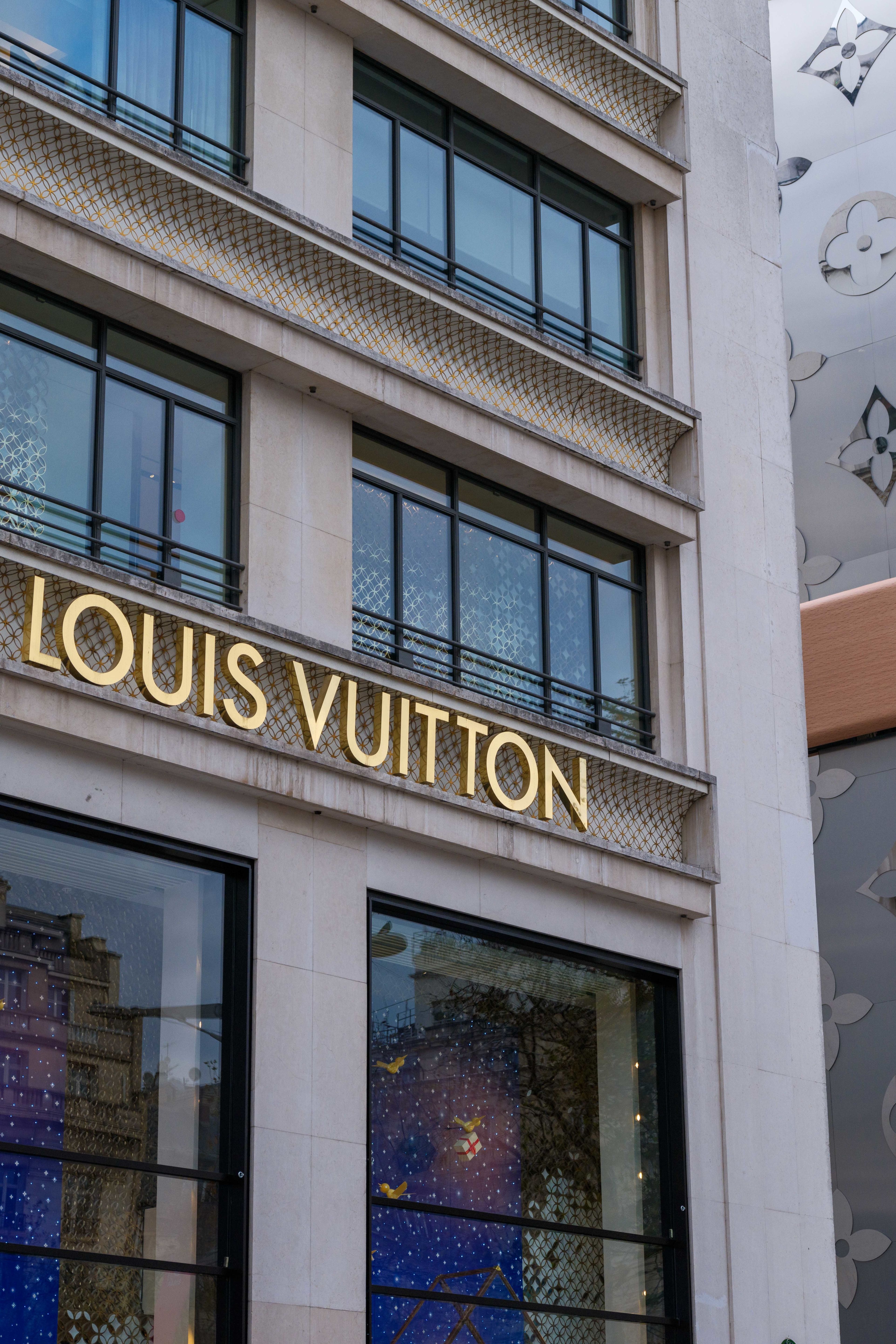 Want to check out the Louis Vuitton hotel website? Get direct access for easy online bookings and full information.