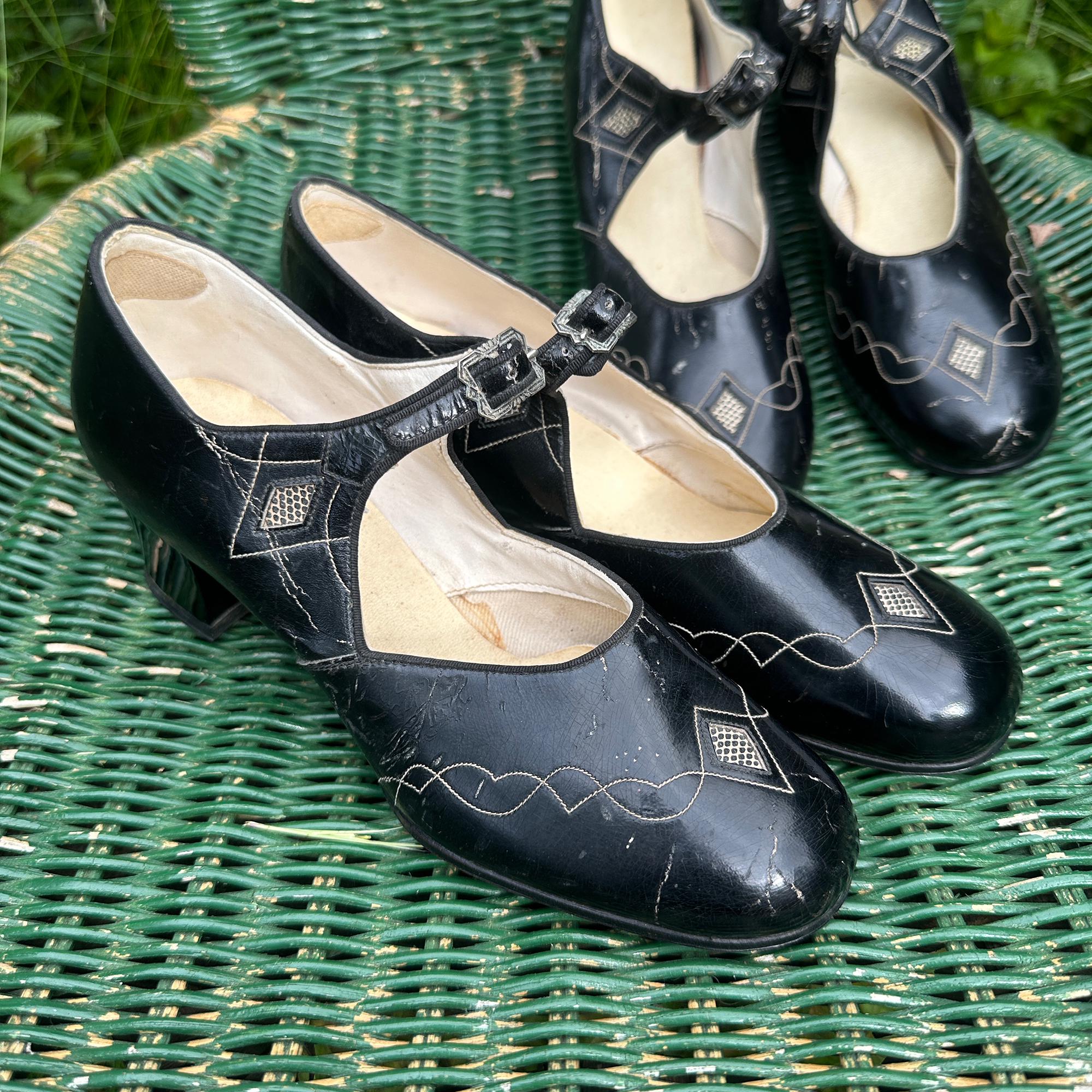 Where can I find real 1920s shoes? Here are the best places to get your vintage pair!