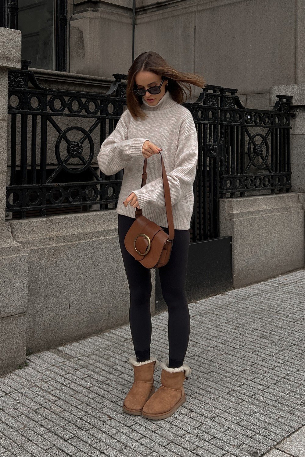 When is it okay to wear leggings with sandals? Learn the ultimate dos and donts for this popular trend.