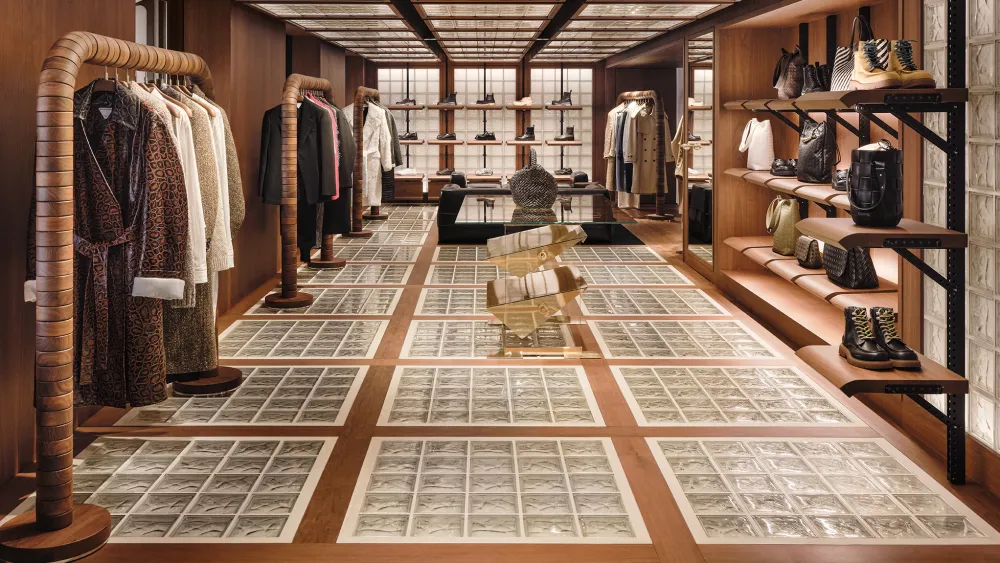What to buy at Bottega Veneta Paris Av. Montaigne? (See the best picks now!)